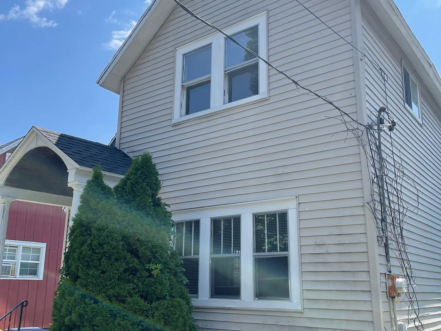 3 bed, 1.5 bath, 1350 sqft, $1,800 — Photo 2