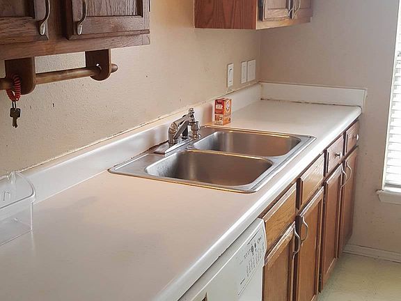 5th image of 380 E Evergreen Ln