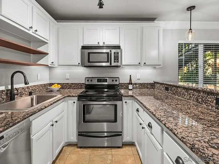 800 N Mollison Ave #21 — Photo 7