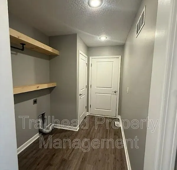 605C S Hillcrest St — Photo 14