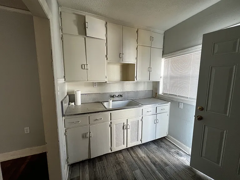 2817 Miller Ave — Photo 6