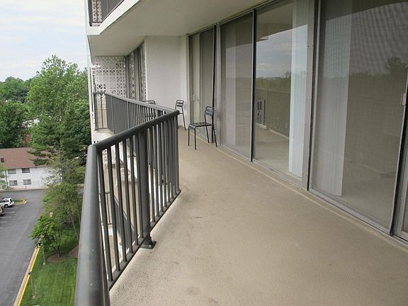 Room-to-Room Balcony