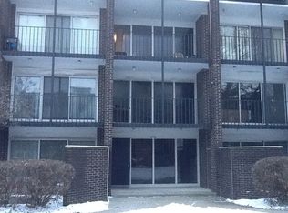 4710 Russett Ln #R201, Skokie, IL 60076