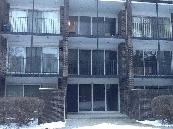 4710 Russett Ln #R201, Skokie, IL 60076