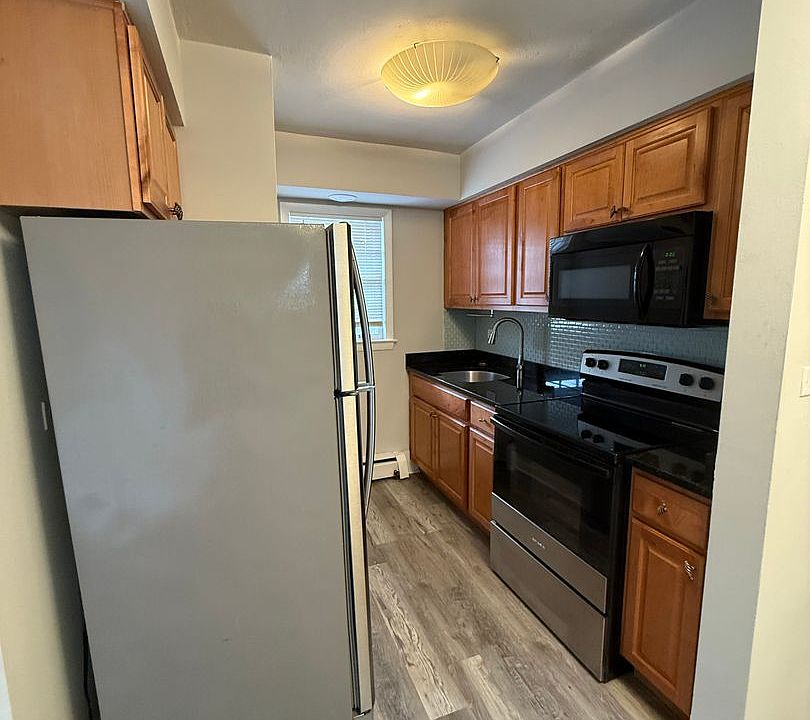 1st image of 6046 W Pershing Rd #10