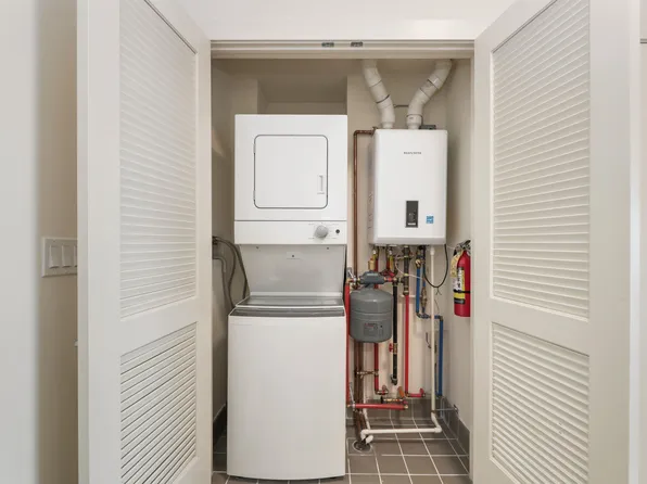 391 Palisade Avenue image 12 of 15