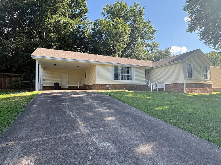 11 Cottonwood Dr — Photo 2