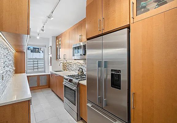 4th image of 50 E 79th St APT 7B