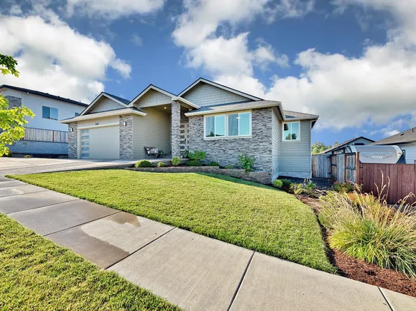 3268 Sky Way, Medford, OR 97504