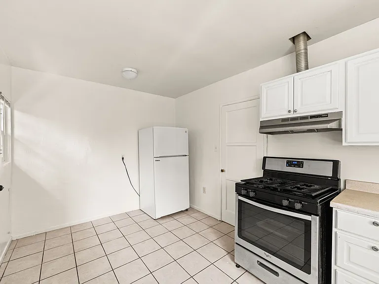 Kitchen/Dining *unstaged*