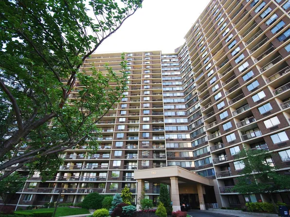1 Bay Club Dr APT 12V, Bayside, NY 11360