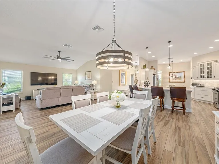 595 Randall Rd — Photo 3