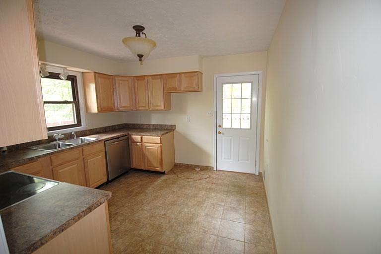 2nd image of 1252 Lakeview Dr