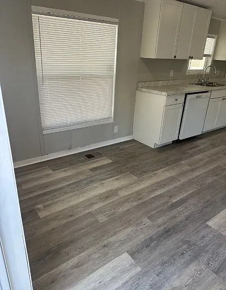 1221 N Valrico Rd — Photo 4