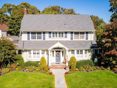 37 Wachusetts St, Rockville Centre, NY, 11570