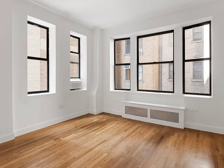 260 W 72nd St #2D — Photo 1