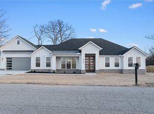 8360 S Pleasant Valley Rd, Decatur, AR 72722