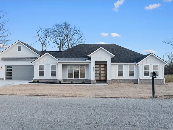 8360 S Pleasant Valley Rd, Decatur, AR 72722
