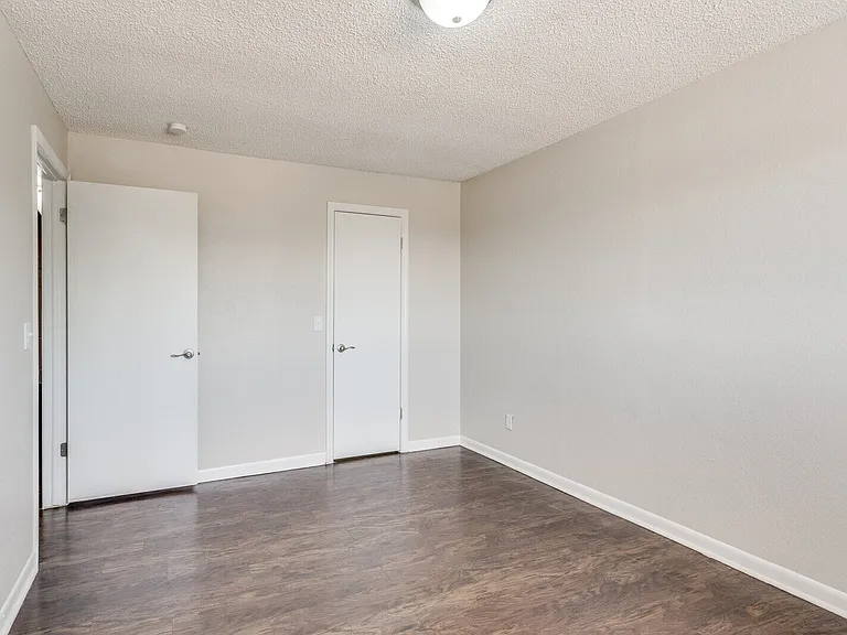 817 SW 23rd St #6 — Photo 33