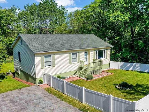 additional view of front of house, fence, and driveway.