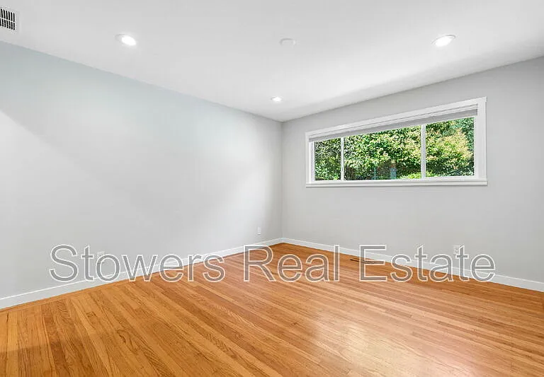 1099 Larch Ave — Photo 25
