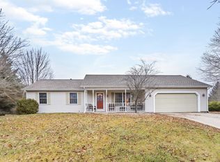 17955 Cherokee Dr, Spring Lake, MI 49456