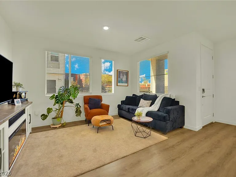 129 Laguna Commons Ln — Photo 5