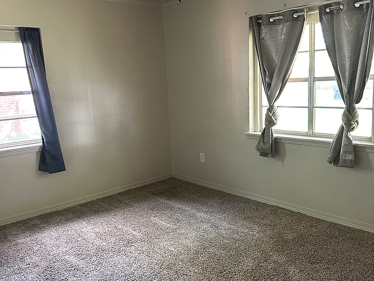 406 E Hill Dr — Photo 9