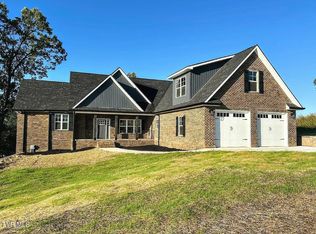 531 Meadowcrest Ln, Dandridge, TN 37725