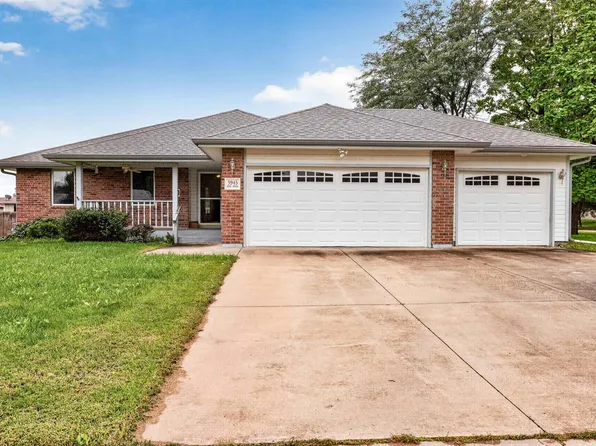 3945 SW 40th St, Topeka, KS 66610