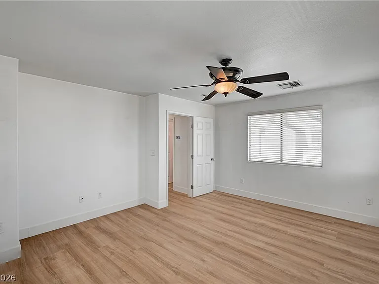 9985 Big Bow Springs Ct — Photo 32