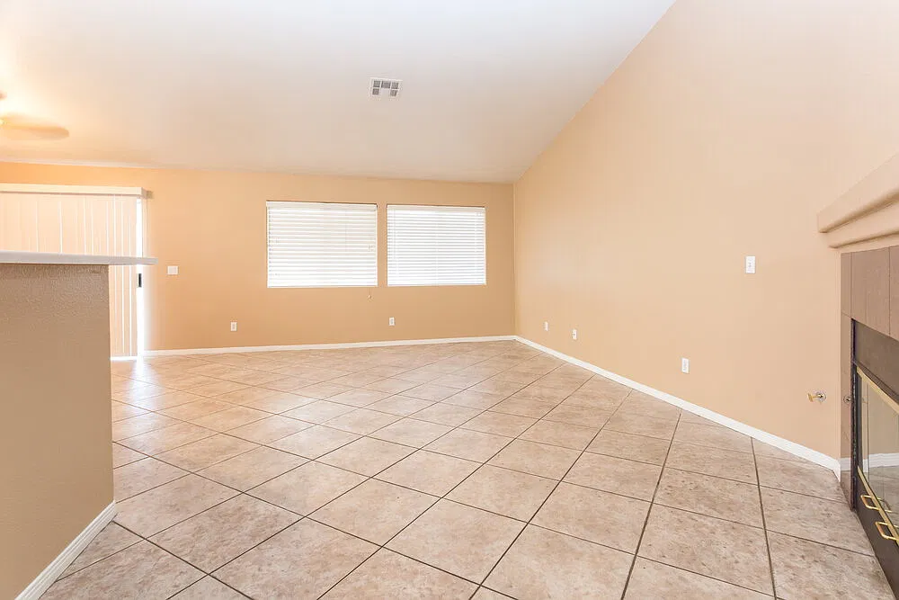 4 bed, 2.0 bath, 1646 sqft, $2,450 — Photo 2