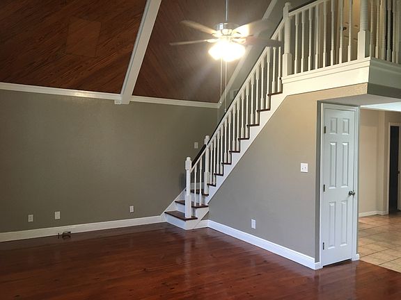 inside front door livingroom