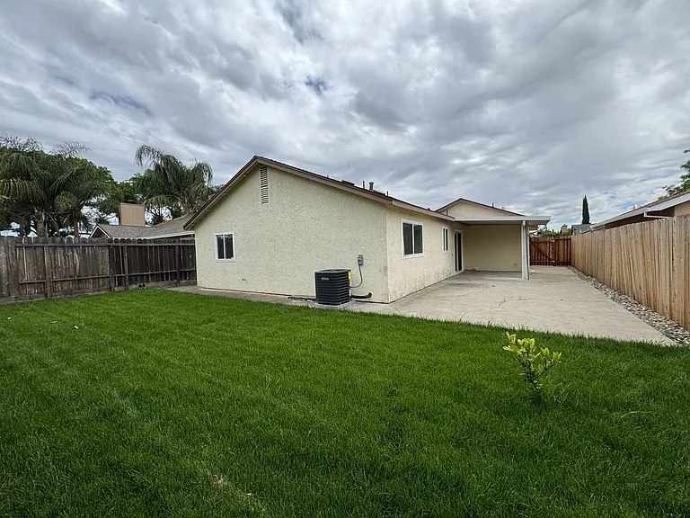 2047 Deauville Dr — Photo 30
