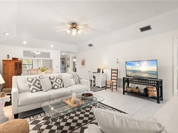 1833 Courtyard WAY #E204, NAPLES, FL 34112