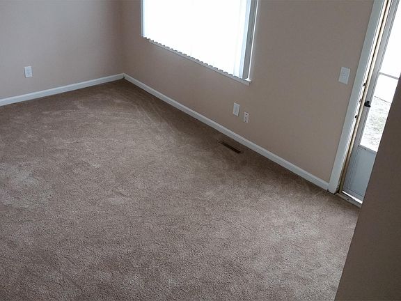 4th image of 127 Starlite Ln