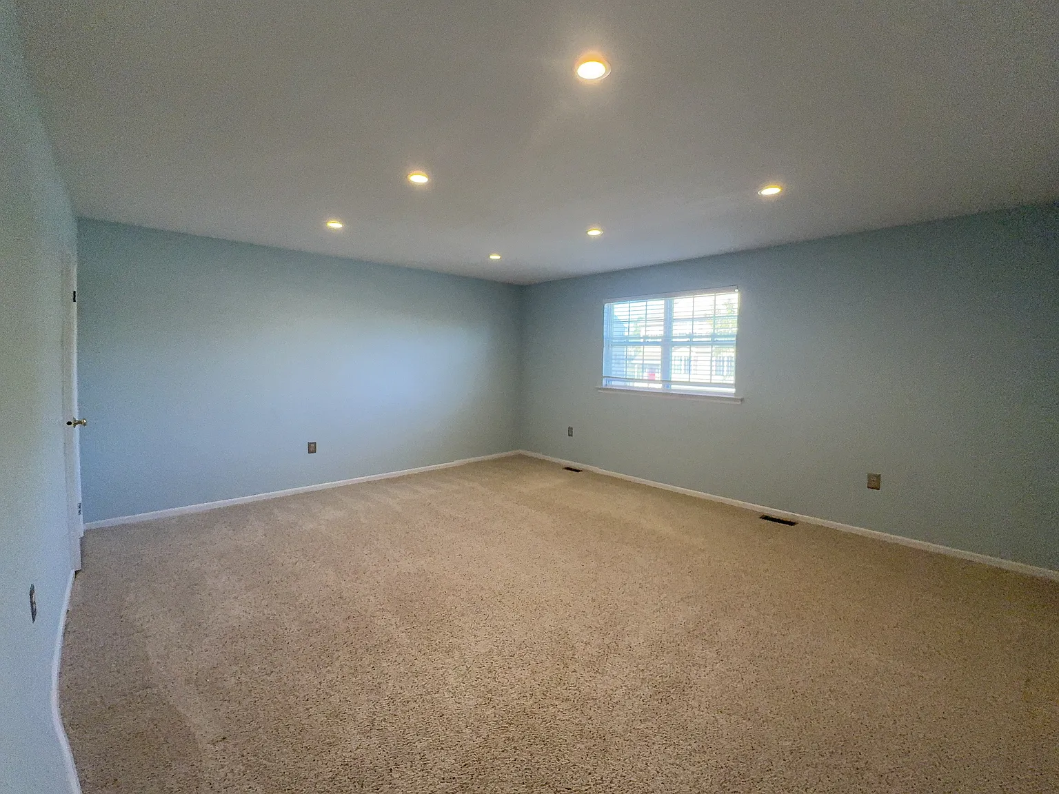 2 bed, 940 sqft, $1,650 — Photo 4