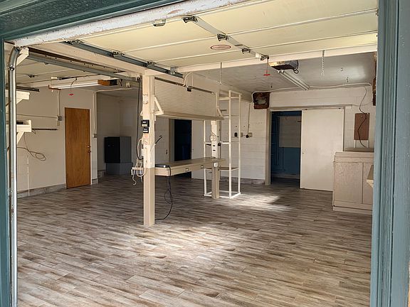 Garage/Game room