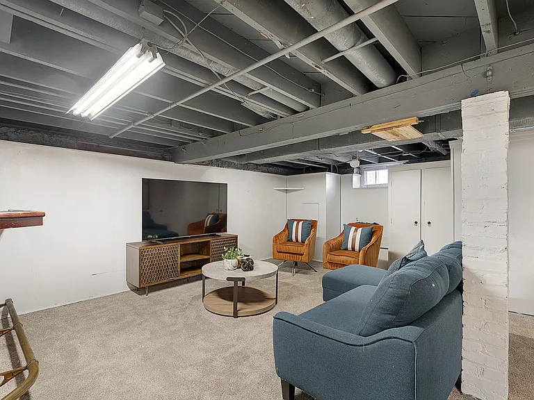 1109 W 75th St — Photo 17