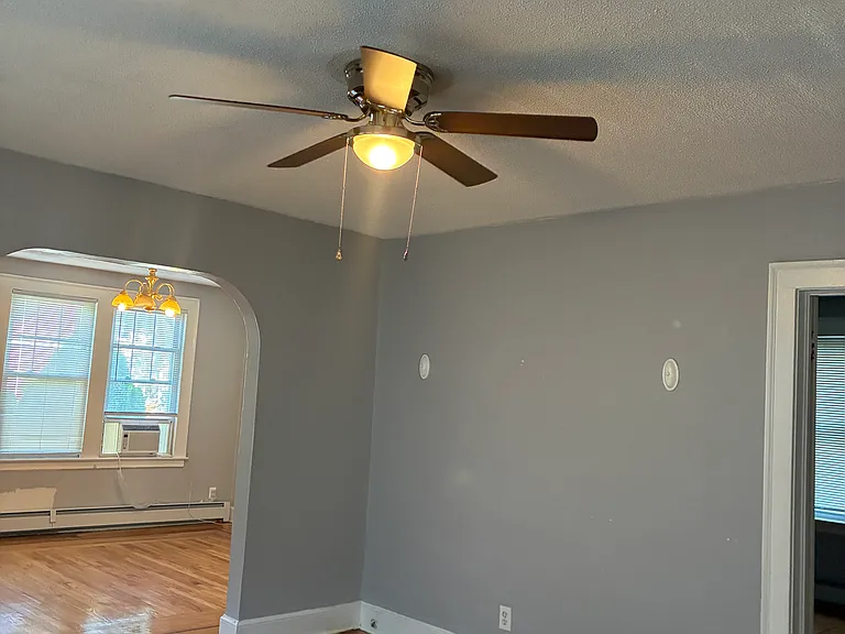 257 Sheffield Ave — Photo 1