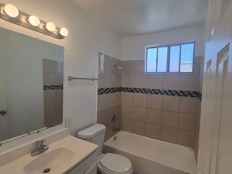 4251 Marlborough Avenue — Photo 9