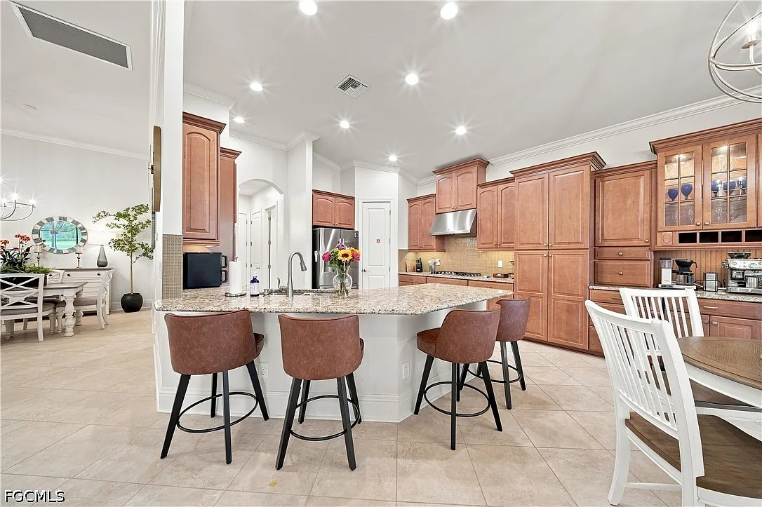 3 bed, 2.5 bath, 2545 sqft, $18,200 — Photo 4