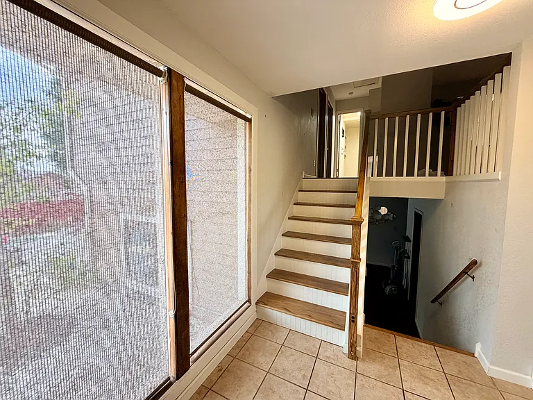 2140 Reynolds St — Photo 2