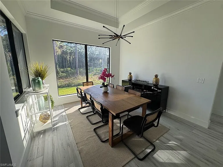 308 Golden Gate Blvd E — Photo 11