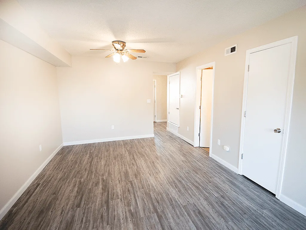 Northridge Crossing Apartments and Townhomes — Photo 1