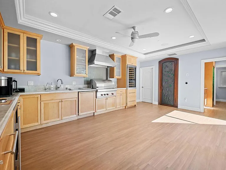 3263 New York Dr — Photo 16