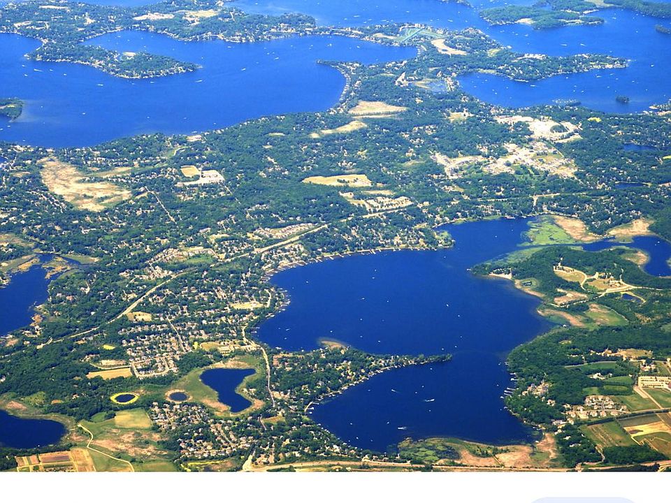 Live on lake Minnetonka