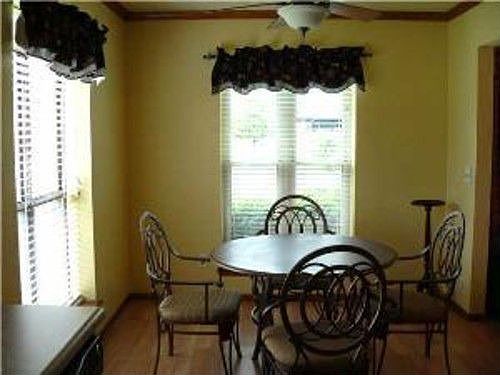 5th image of 213 Woodgate Dr