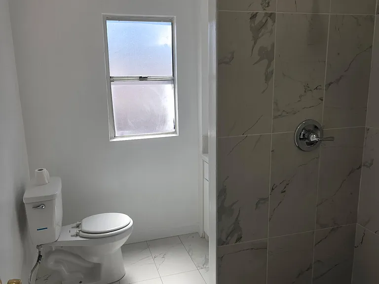 570 E Avenue 28 — Photo 6