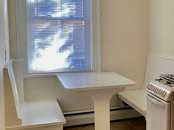 5th image of 2121 Hennepin Ave S #202